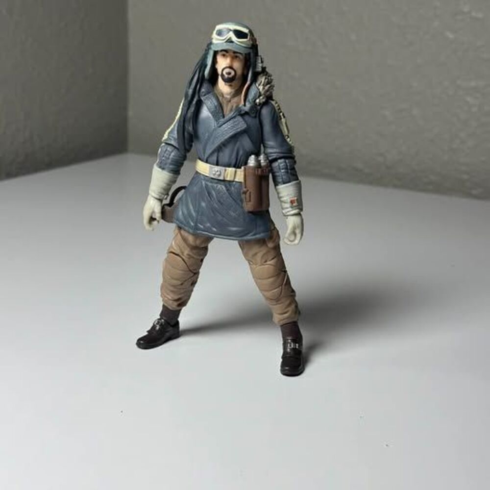 Star Wars The Black Series Captain Cassian Andor (Eadu) Action Figure
